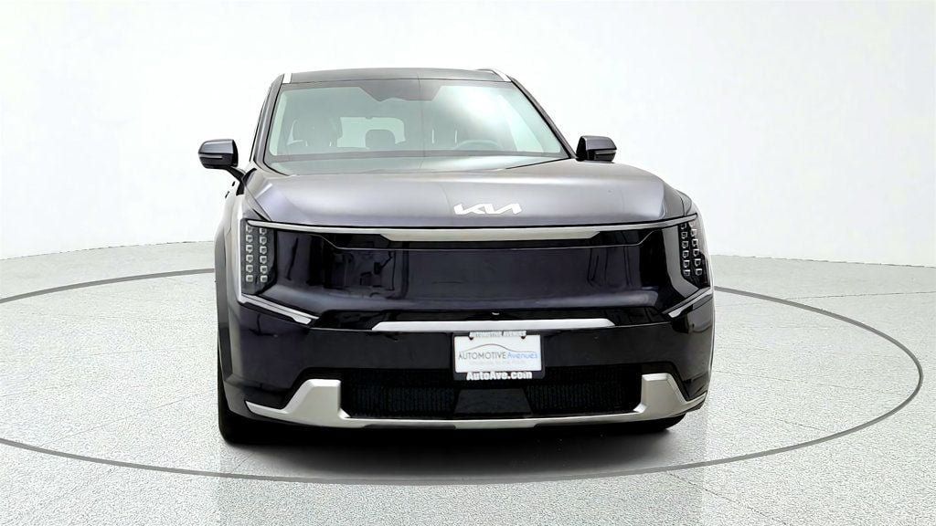 Used 2026 Kia EV9 Land AWD/4WD image 2