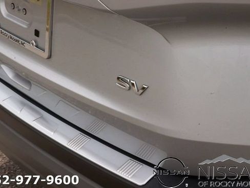 Used 2021 Nissan Rogue SV FWD image 9