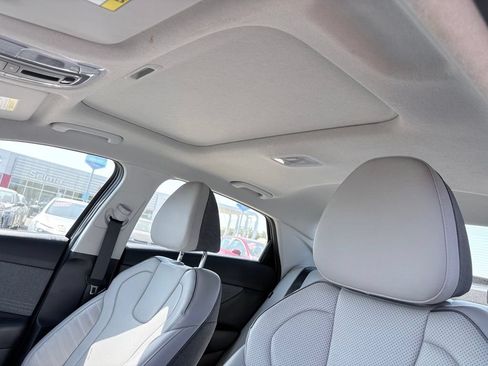 Used 2024 Hyundai Elantra Limited FWD image 11