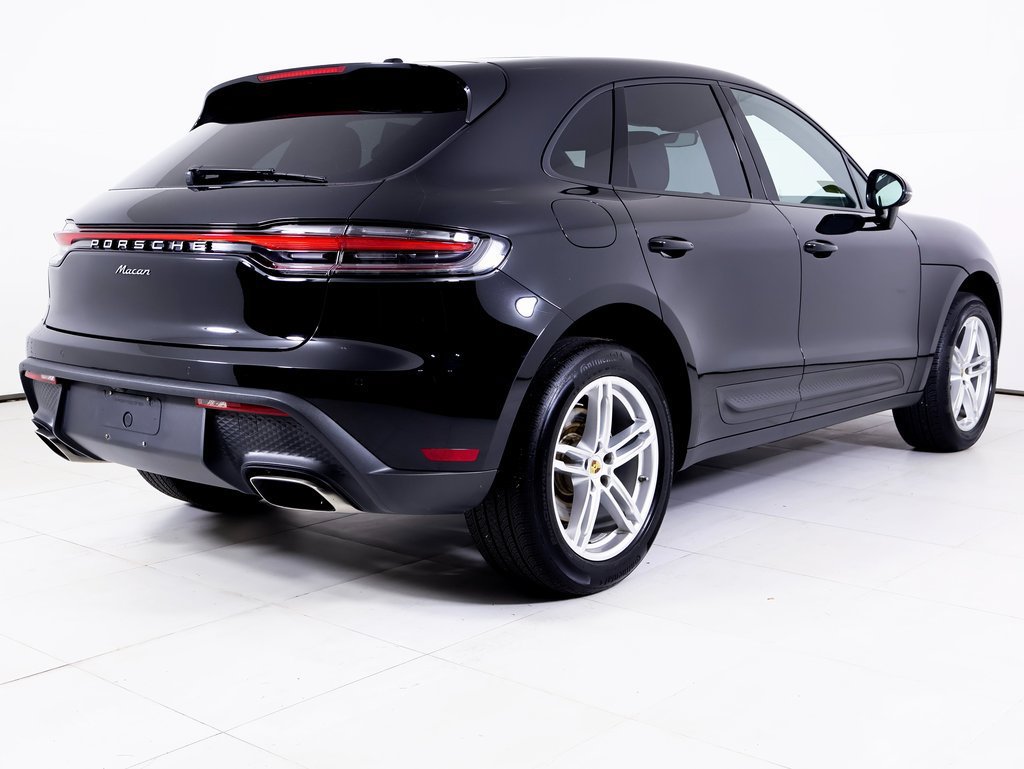 Used 2025 Porsche Macan AWD/4WD image 28