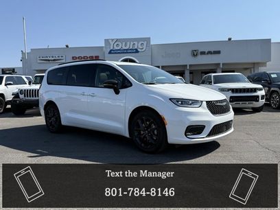 New 2025 Chrysler Pacifica Limited