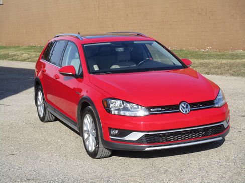 Used 2018 Volkswagen Golf Alltrack SE image 89