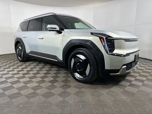 Used 2024 Kia EV9 Wind image 2