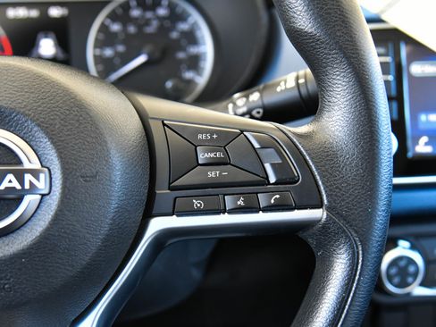 Used 2023 Nissan Versa SV image 27