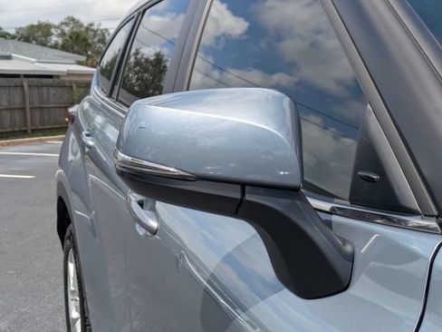 Used 2023 Toyota Highlander LE FWD image 12