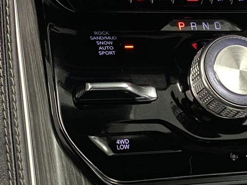 Used 2023 Jeep Wagoneer L Series III w/ Preferred Equipment Group image 23