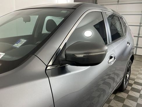 Used 2015 Nissan Rogue S FWD image 9