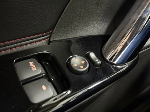 Used 2009 Saturn Sky Ruby Red image 32