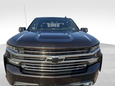 Used 2019 Chevrolet Silverado 1500 High Country w/ Technology Package AWD/4WD image 2