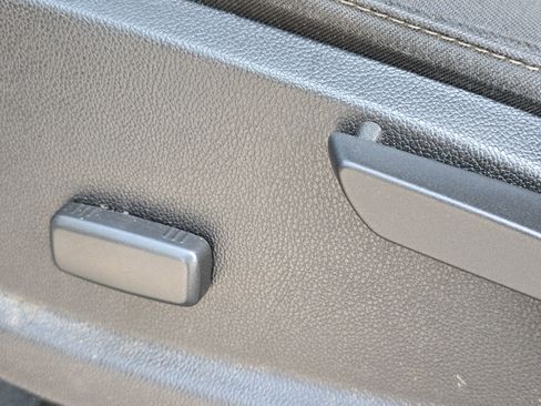 Used 2021 Chevrolet Colorado LT w/ LT Convenience Package image 12