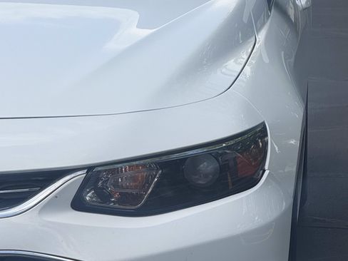 Used 2017 Chevrolet Malibu LT FWD image 23
