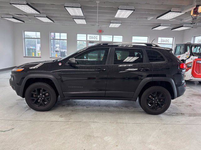 Used 2017 Jeep Cherokee Trailhawk w/ Cold Weather Group AWD/4WD image 5