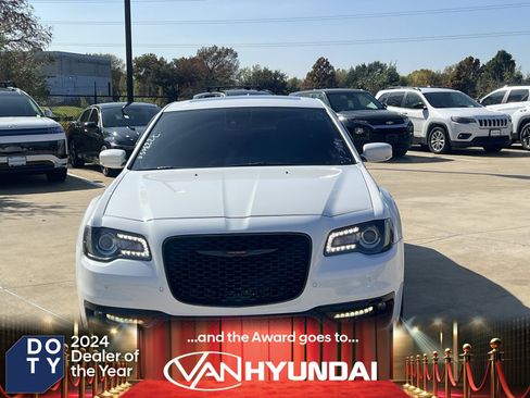 Used 2023 Chrysler 300 S w/ Comfort Group image 2