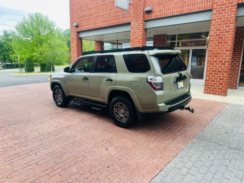 Used 2019 Toyota 4Runner TRD Off-Road Premium AWD/4WD image 4