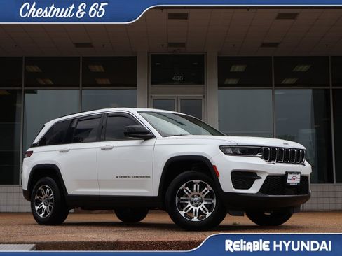 Used 2023 Jeep Grand Cherokee Laredo X image 2
