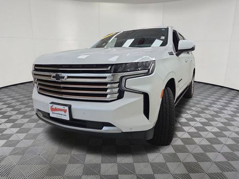 Certified 2023 Chevrolet Suburban High Country w/ Premium Package 2 AWD/4WD image 7