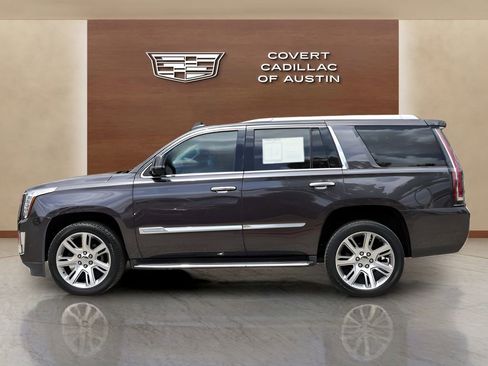 Used 2018 Cadillac Escalade Luxury AWD/4WD image 2