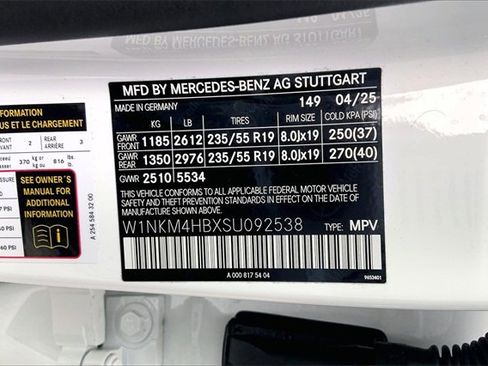 Used 2025 Mercedes-Benz GLC 300 4MATIC image 30