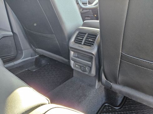 Used 2023 Volkswagen Tiguan SE AWD/4WD image 25