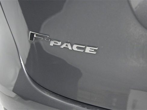 Used 2017 Jaguar F-PACE R-Sport image 5