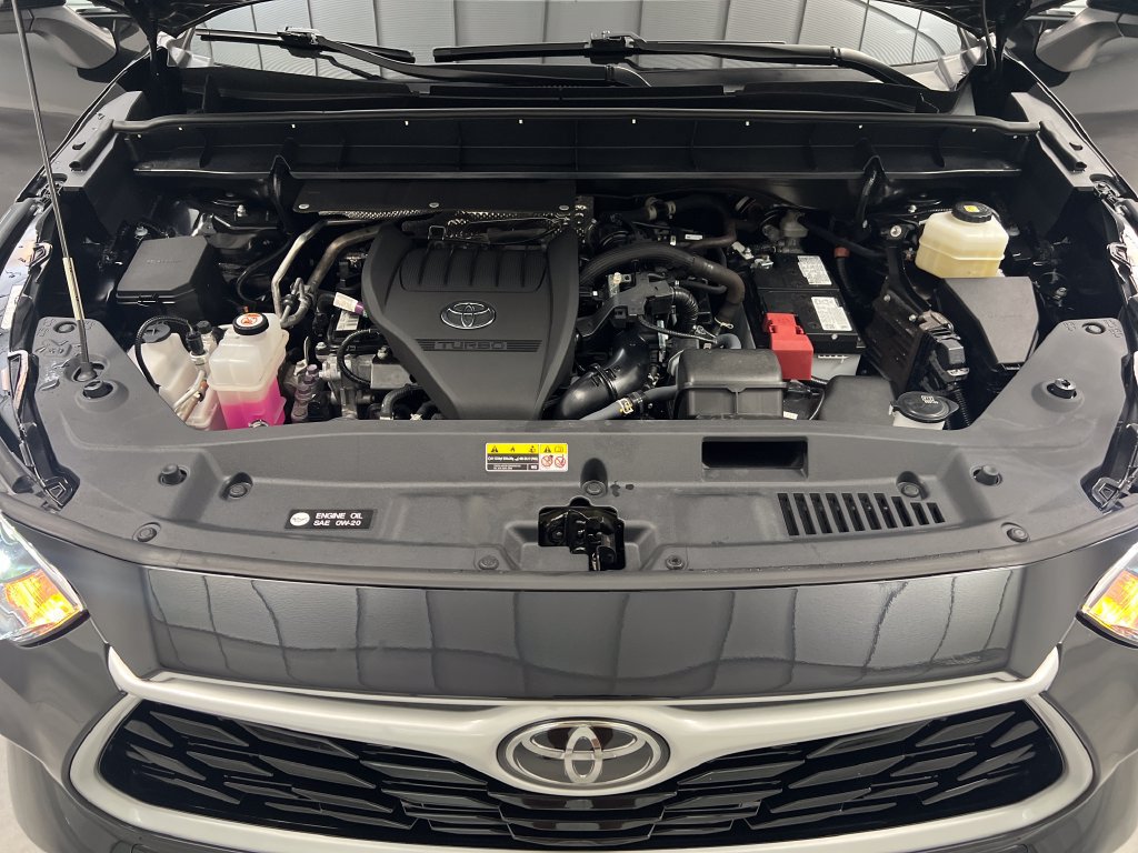 Used 2025 Toyota Highlander XLE FWD image 85