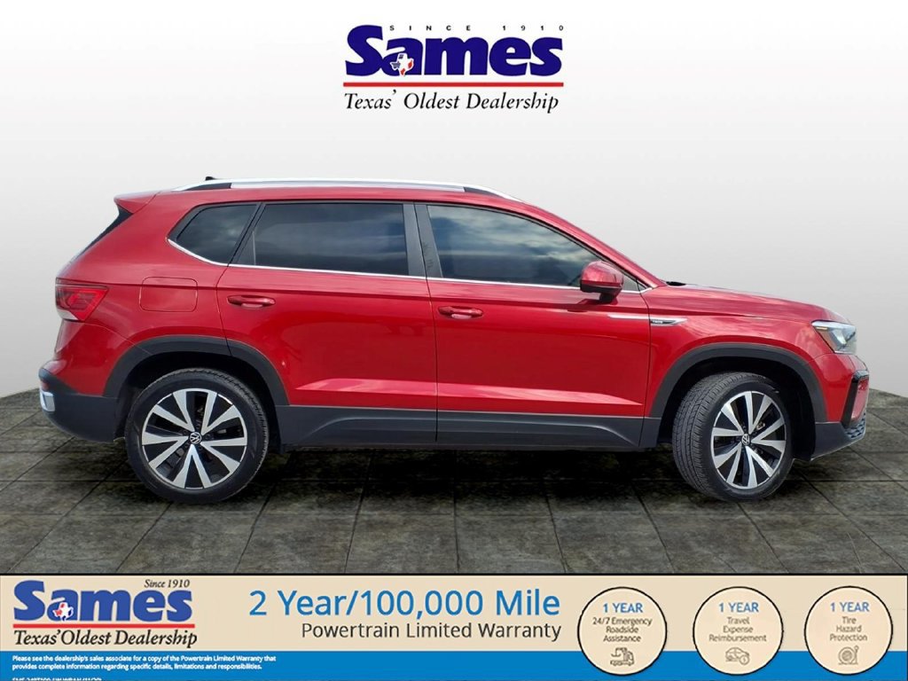 Used 2024 Volkswagen Taos SE w/ MDO Package FWD image 2