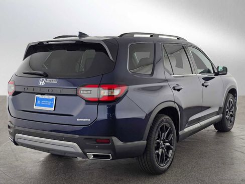 New 2025 Honda Pilot Touring image 3