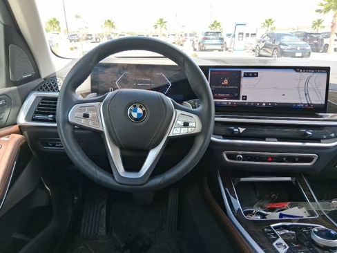 Used 2024 BMW X7 xDrive40i AWD/4WD image 9