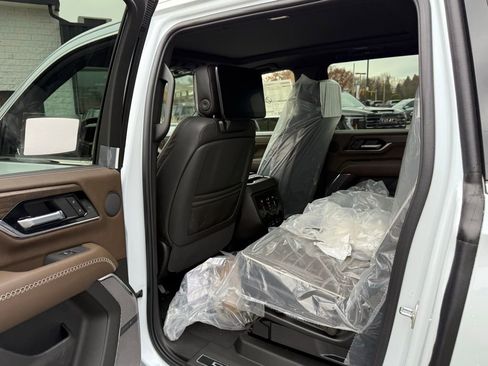 New 2026 GMC Yukon XL Denali Ultimate w/ LPO, Illumination Package image 9