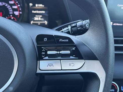 Used 2022 Hyundai Elantra SEL image 16