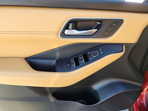 Used 2023 Nissan Rogue Platinum w/ Platinum Premium Package image 10