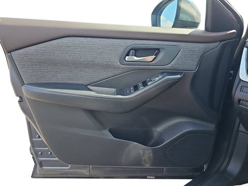 Used 2023 Nissan Rogue SV FWD image 25