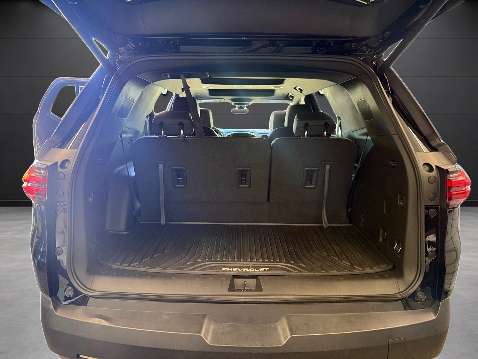 Used 2023 Chevrolet Traverse RS AWD/4WD image 17