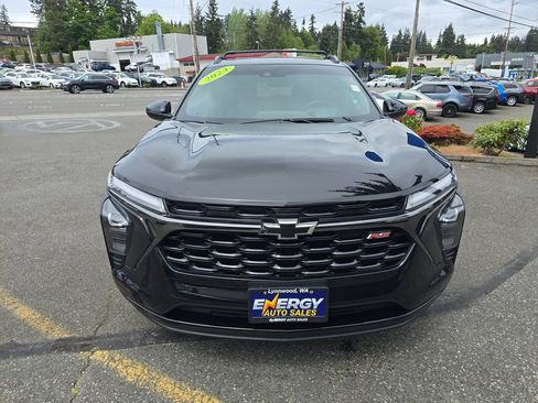 Used 2024 Chevrolet Trax RS w/ Sunroof Package FWD image 2