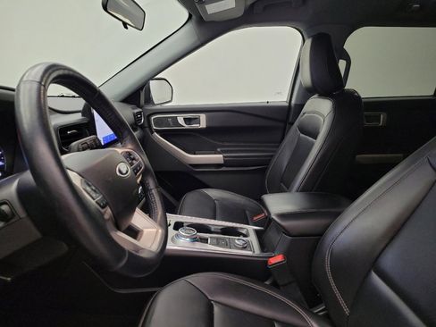 Used 2022 Ford Explorer XLT w/ Equipment Group 202A image 17