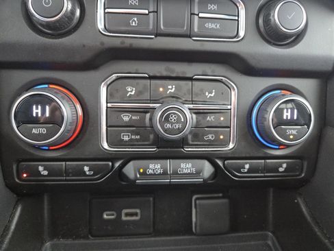 Used 2021 Chevrolet Tahoe Z71 w/ Z71 Signature Package image 38