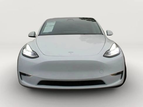 Used 2021 Tesla Model Y Long Range image 8
