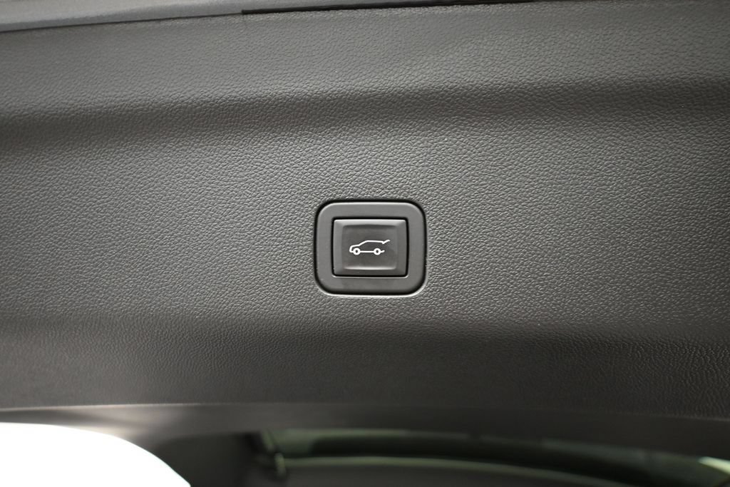 Used 2025 GMC Yukon AT4 AWD/4WD image 41