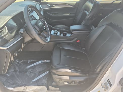 Used 2024 Jeep Grand Cherokee Limited AWD/4WD image 11