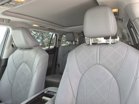 Used 2020 Toyota Highlander Platinum image 18