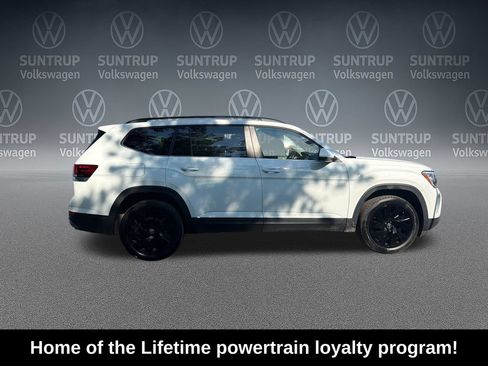 Used 2024 Volkswagen Atlas SE w/ Panoramic Sunroof Package FWD image 7