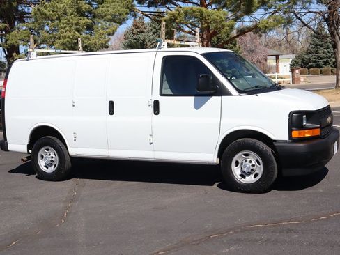 Used 2017 Chevrolet Express 2500 image 2