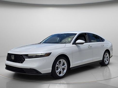 Used 2025 Honda Accord LX image 8