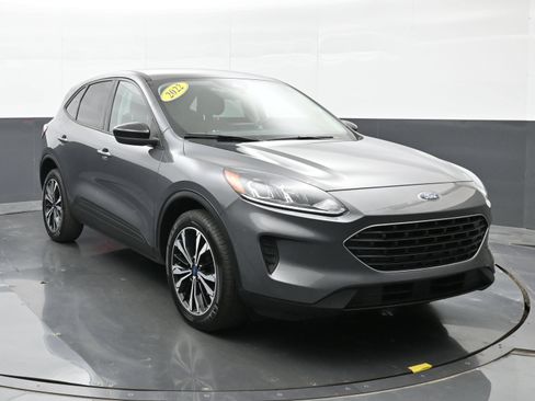 Used 2022 Ford Escape SE w/ SE Sport Appearance Package AWD/4WD image 6