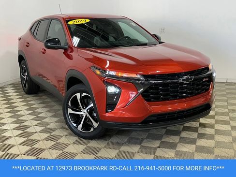 Certified 2024 Chevrolet Trax RS w/ Driver Confidence Package FWD image 3