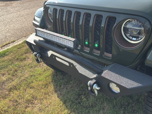 Used 2021 Jeep Wrangler Unlimited Sahara w/ Cold Weather Group AWD/4WD image 30