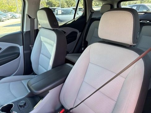 Used 2024 GMC Terrain SLE image 10