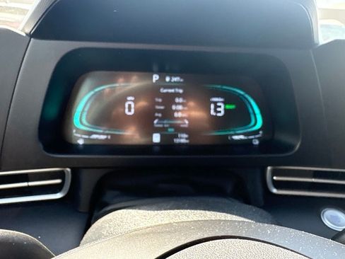 Used 2025 Hyundai Elantra Hybrid FWD image 15