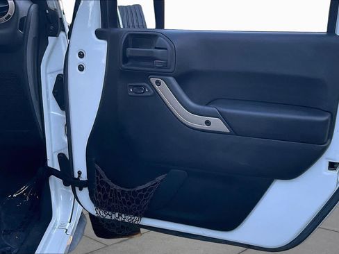 Used 2017 Jeep Wrangler Unlimited Sahara AWD/4WD image 20