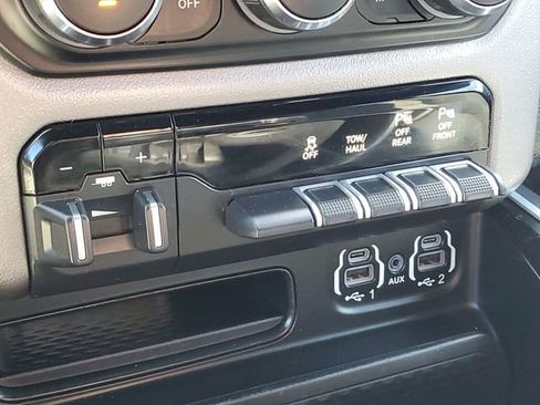 Used 2020 RAM 1500 Big Horn AWD/4WD image 22